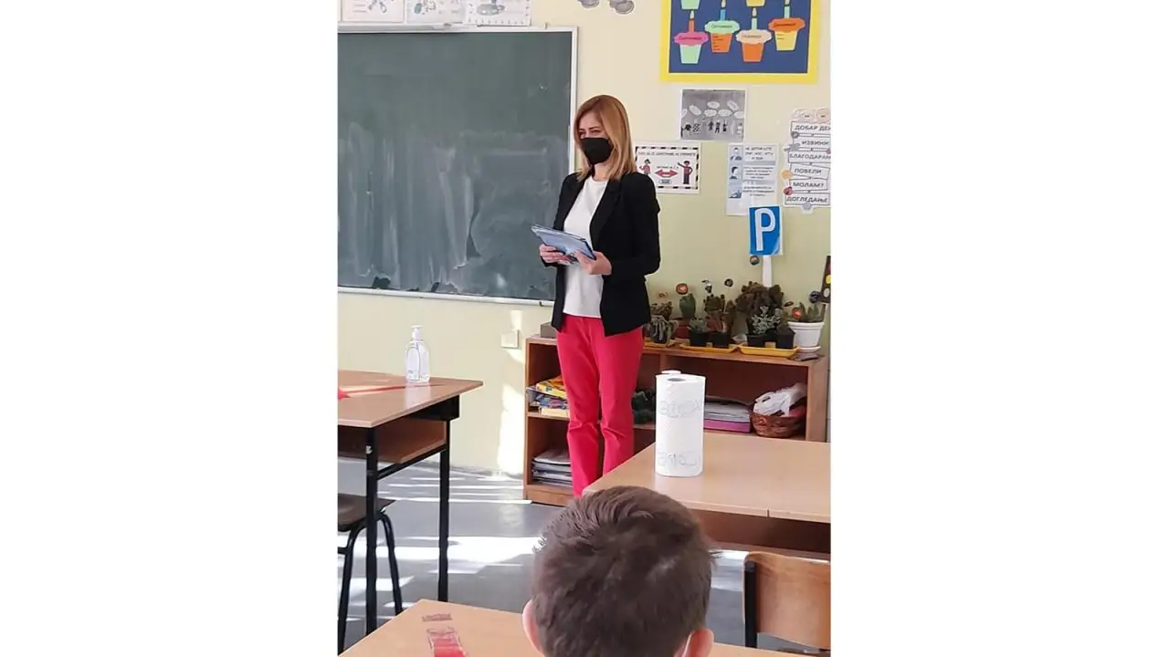 Со книгата другарувам, со книгата патувам