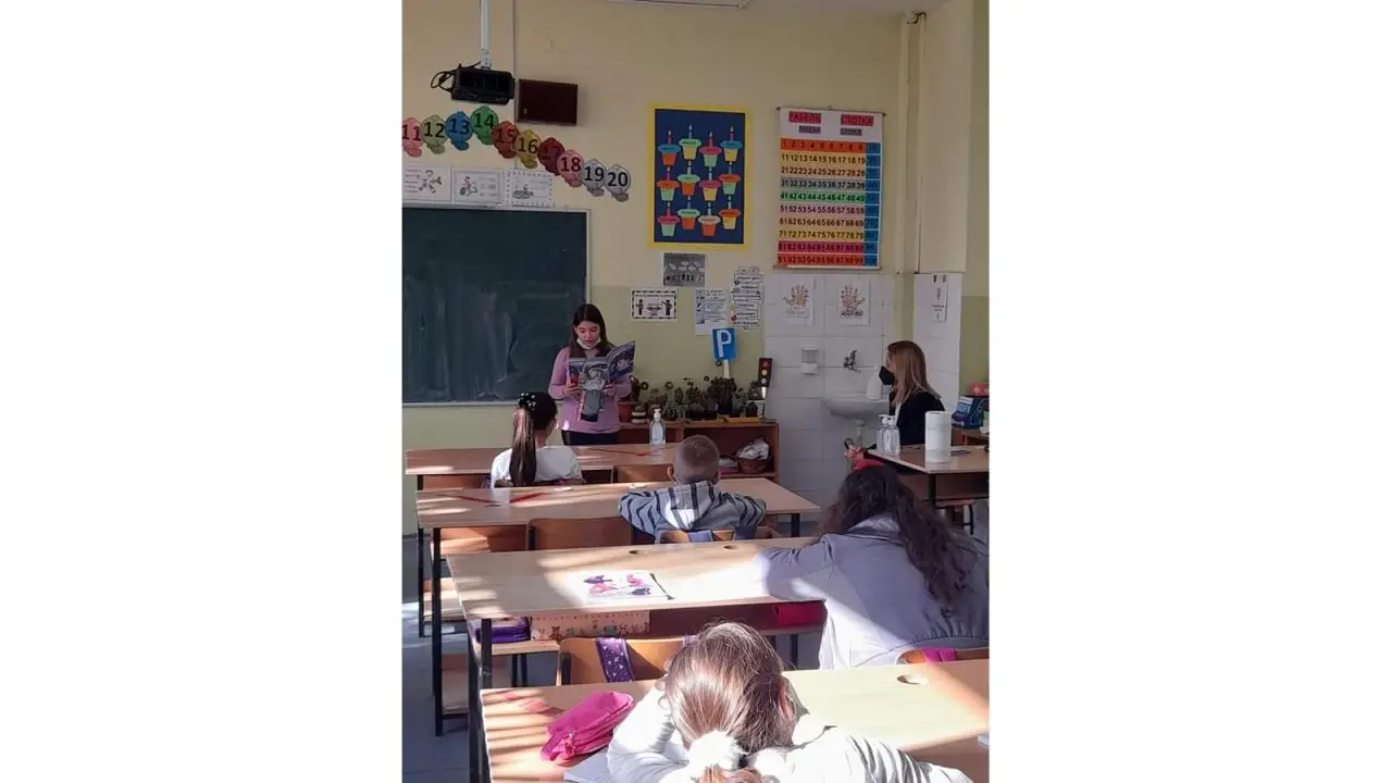 Со книгата другарувам, со книгата патувам