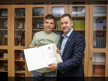 3000 денари за ученикот на генерација - Павел Петровиќ 09-06-2022 - слика 2