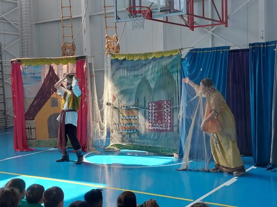 Teatarska pretstava Ribarot i zlatnata ripka - 1 12