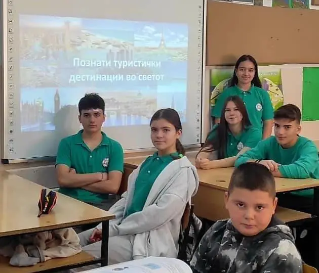 Учиме, истражуваме, со географската секција, низ цел свет патуваме!