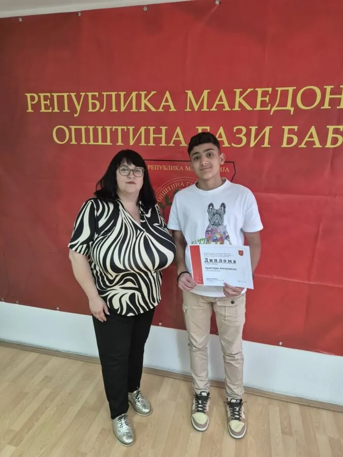 Доделување на признание и награда за првенец на генерација