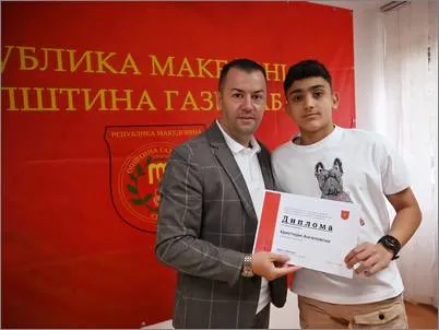Dodeluvanje na priznanie i nagrada za prvenec na generacija 1