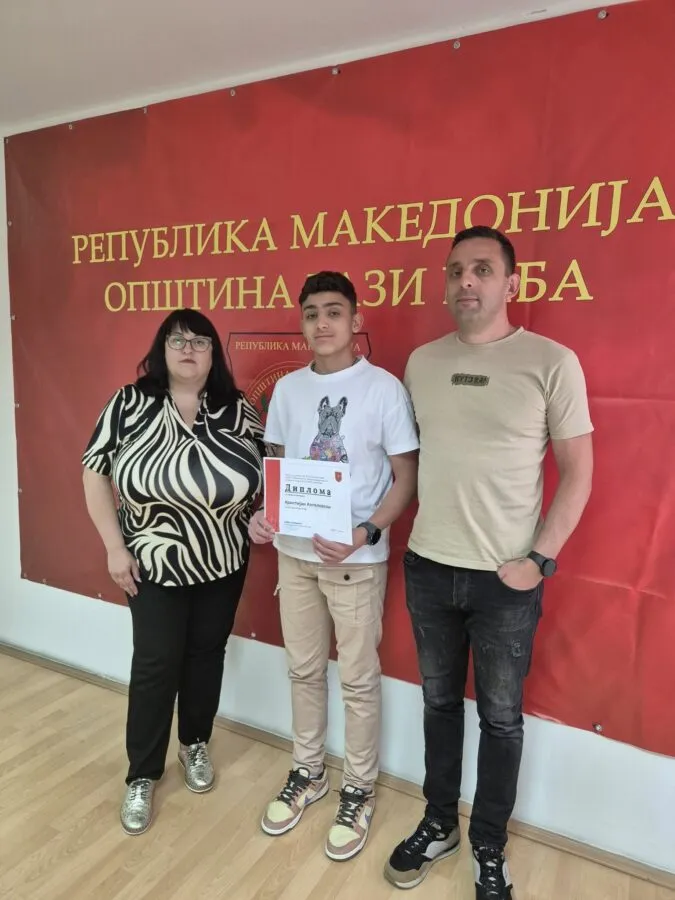 Доделување на признание и награда за првенец на генерација