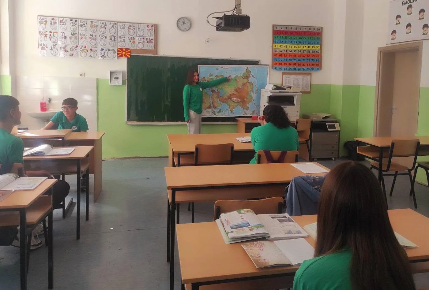 Нашите ученици во улога на наставници!